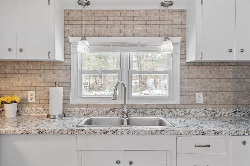 20 Lee Ann St, Nashua NH  03062-3572 exterior