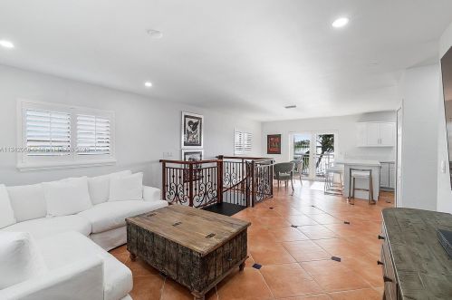 632 Island Dr, Key Largo FL  33037-4808 exterior