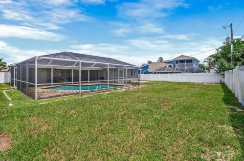 924 15th Ter, Cape Coral, FL 33909-1458