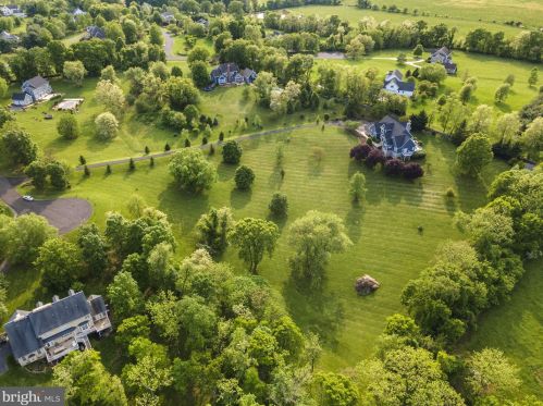 17621 Stonegait Ct, Round Hill VA  20141-2264 exterior