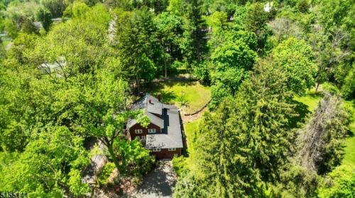 2041 Raritan Rd, Scotch Plains NJ  07076-4711 exterior