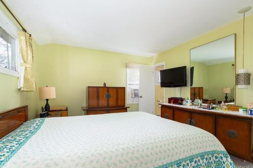 52 Timberline Dr, Poughkeepsie NY  12603-5546 exterior