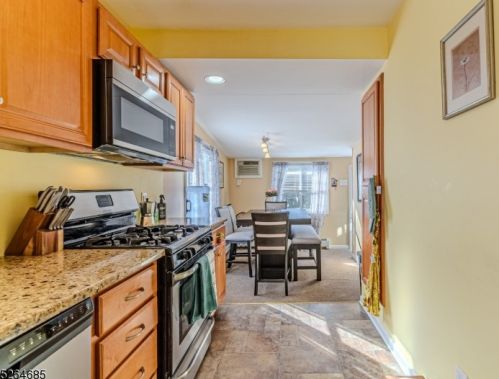 52 Riveredge Rd, Lincoln Park NJ  07035-2443 exterior