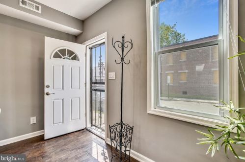 651 20th St, Washington, DC 20002-4717