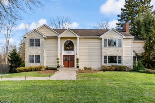 1040 Mayflower Ct, Martinsville, NJ 08836-2324
