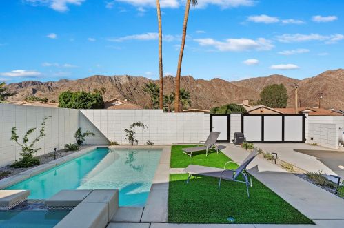 52152 Avenida Alvarado, La Quinta CA  92253-3229 exterior