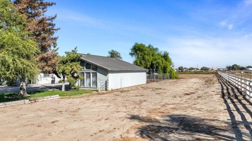 1812 Golf Rd, Turlock CA  95380-9746 exterior