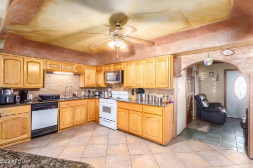 3319 61 St, Phoenix AZ 85033-4112 exterior