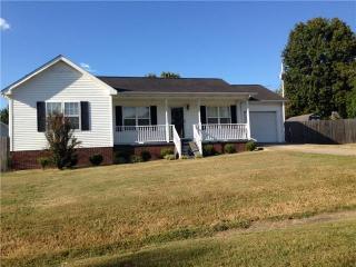 81 Patterson Cir, Mc Ewen TN  37101-4674 exterior