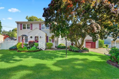 10 Alma Ave, Lake Grove, NY 11755-2830