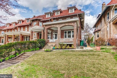 1715 Irving St, Washington, DC 20018-3827