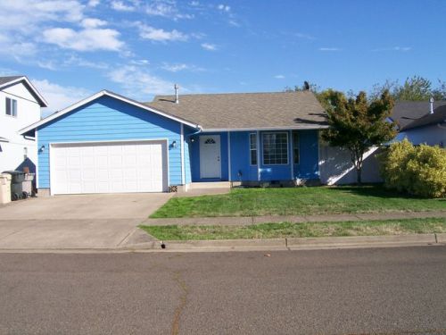 1067 10th St, Lebanon, OR 97355-1284