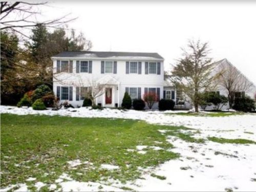 4930 Ancinetta Dr, Schnecksville, PA 18078-2230