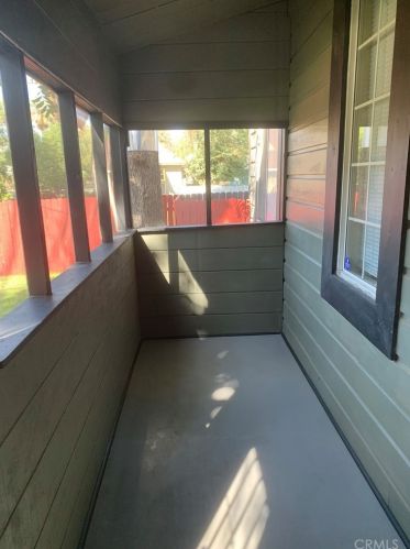 4050 Pine St, Riverside, CA 92501-3452