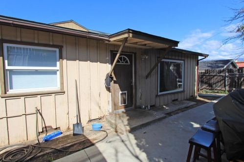 122 Bundren St, Oak View, CA 93022-9458