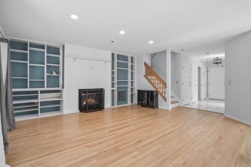 228 Mallard Ct, Yorktown Hgts NY  10598-1975 exterior