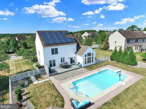 7207 Royal Oak Dr, Harrisburg PA 17112-8837 exterior