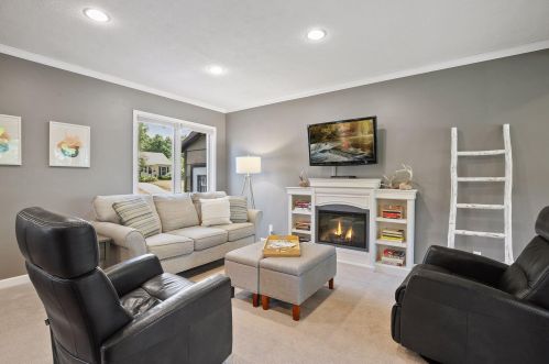 1642 Edgewood Ave, Minneapolis, MN 55426-2102