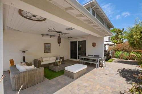 216 Compass, Irvine CA  92618-1154 exterior