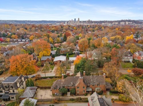 5734 Woodland Rd, Pittsburgh PA  15232-2818 exterior