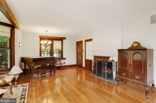 319 Newton Lake Dr, Camden NJ  08108-3037 exterior