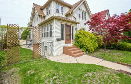 2565 Oakland Ave, Milwaukee WI 53211-3931 exterior