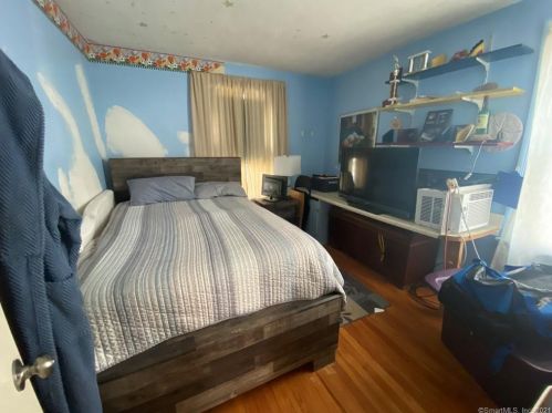 71 Newton Ave, Plainville CT  06062-2841 exterior