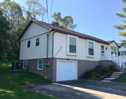 98 Estate Dr, Morgantown, WV 26508-5944