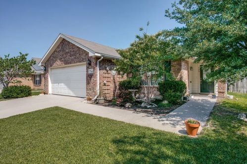 528 Del Mar Dr, Ponder, TX 76259-8415