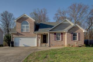 2778 Ann Dr, Clarksville, TN 37040-5905