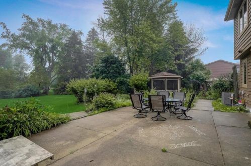 2234 Glenbrook Ln, Thiensville WI  53092-3116 exterior