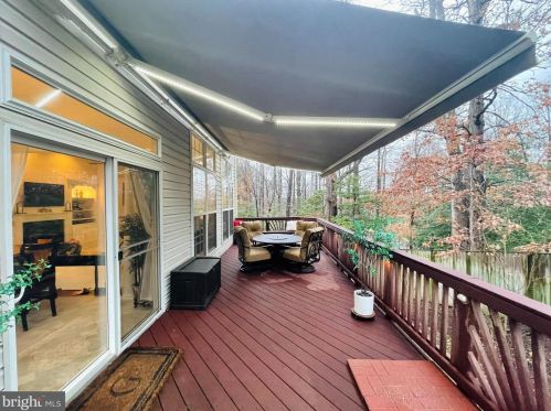 7226 Lyndam Hill Cir, Lorton VA  22079-4509 exterior