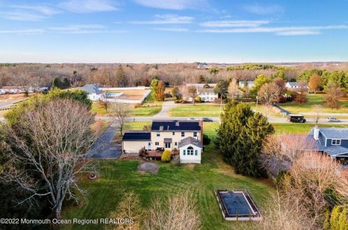 220 Long Swamp Rd, Plumsted Township NJ  08533-2028 exterior