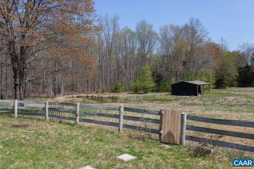 374 Shr Rd, Bybee VA  22963-5236 exterior