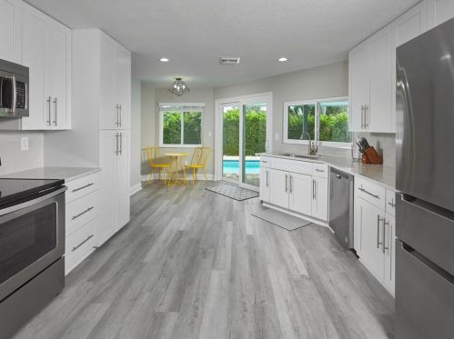 813 Buttonwood Ct, Marco Island FL  34145-2300 exterior