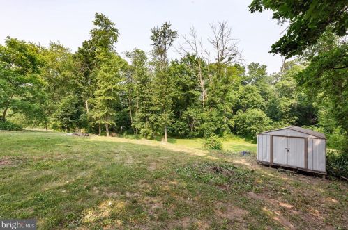 1030 Littlestown Rd, Littlestown PA 17340-9442 exterior