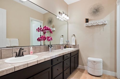 239 Clendenin Pkwy, Ripon CA  95366-9497 exterior