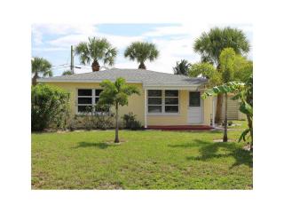 926 Causeway Blvd, Vero Beach FL  32963-2226 exterior