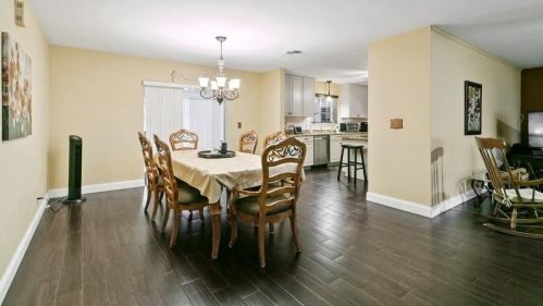 2686 Oak Dr, West Palm Beach, FL 33410-2456