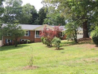 4711 Sweetbriar Rd, Greensboro, NC 27455-1329