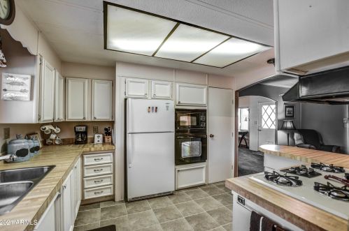 25403 Wyoming Ave, Chandler AZ  85248-6460 exterior