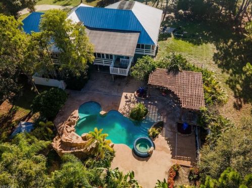3240 70th St, Naples, FL 34105-7210