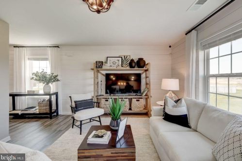 130 Winifred Dr, Hanover PA  17331 exterior