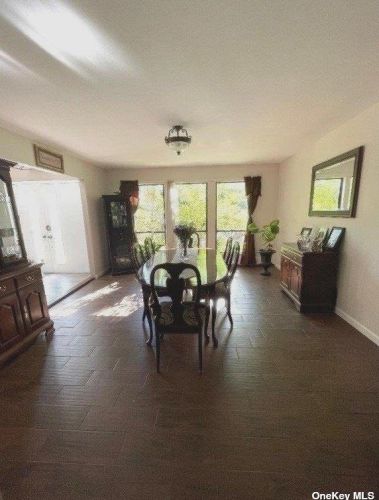 15 Ramblewood Rd, Shoreham NY  11786-2301 exterior