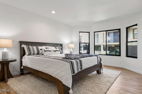 1913 Majorca Dr, Oxnard CA 93035-3648 exterior