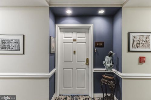 2430 Windrow Dr, Princeton, NJ 08540-5018