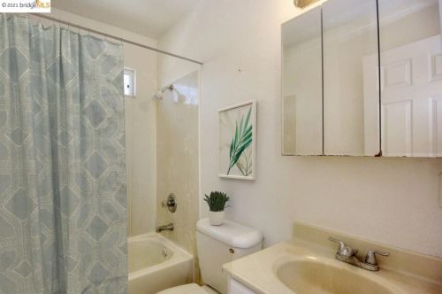 7117 Herbert Guice Way, Oakland CA  94621-3212 exterior