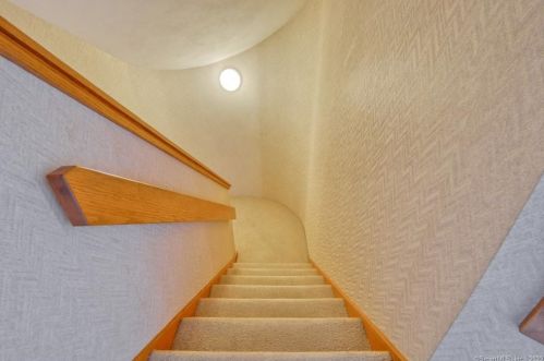 139 Wyneding Hill Rd, Manchester CT  06040-6608 exterior