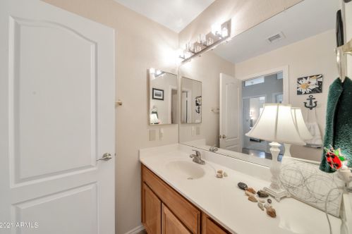 16010 13 Pl, Phoenix AZ 85042-5664 exterior