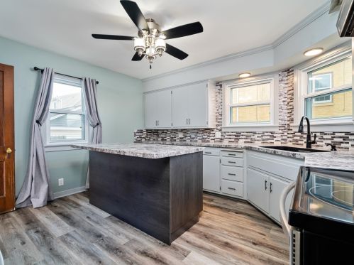 3006 Meadow Ln, Manitowoc, WI 54220-3640